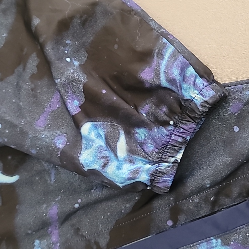 Superman Her Universe Lightweight Hooded Windbreaker - Picture 10 of 11